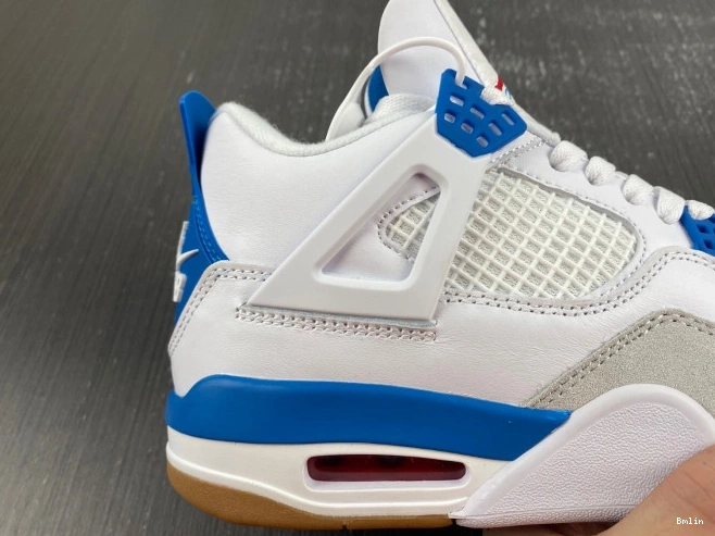 Boostmaster lin Jordan 4 Retro SB DR5415-104 0806